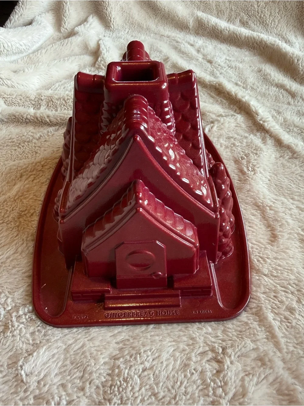 NordicWare Gingerbread House Bundt Pan